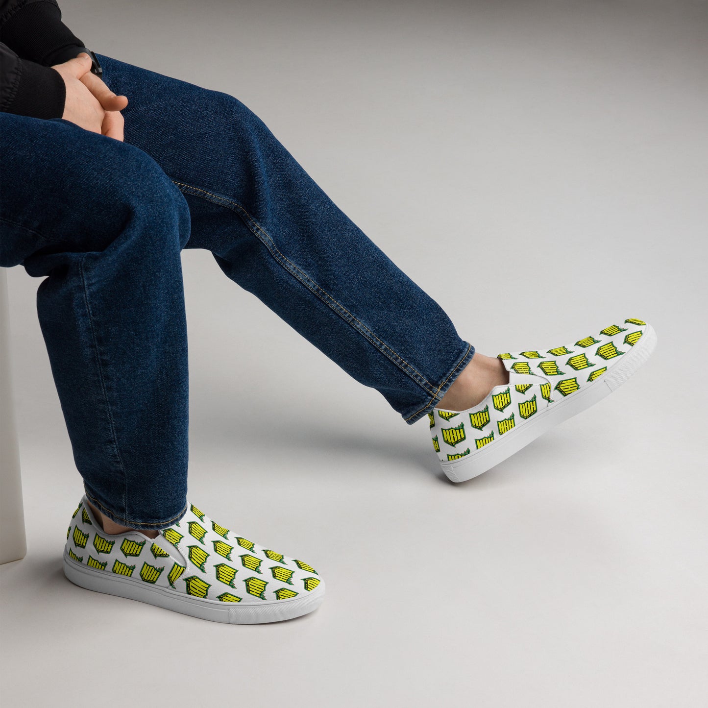 NBH Men’s slip-on canvas shoes